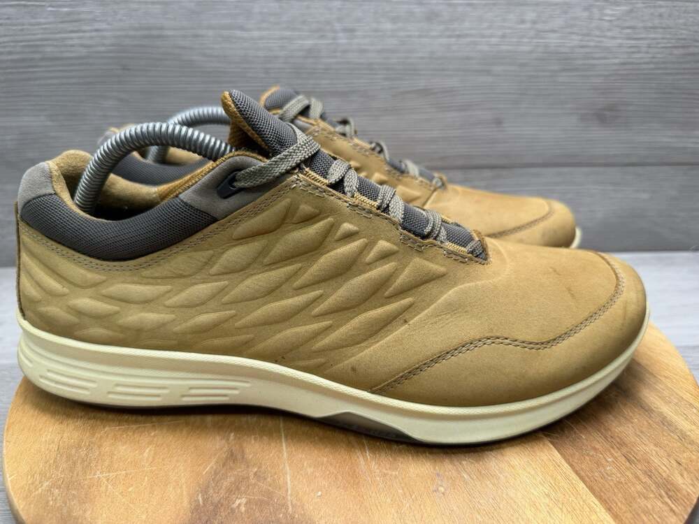 ECCO Exceed Low Walking Shoe Men's US 9.5 EU 40 Tan Camel Water Resistant